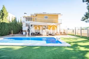 Chalet en alquiler con 2 piscinas y jacuzzi en el Puig photo 0