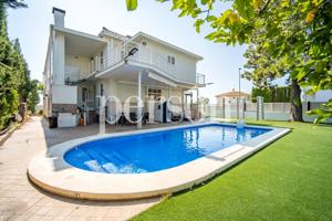 Chalet en alquiler con 2 piscinas y jacuzzi en el Puig photo 0