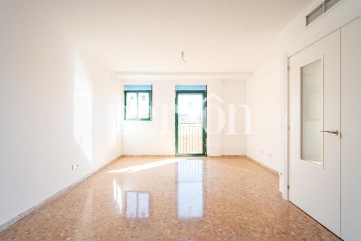 Piso en venta en Torrent de 92 m2 photo 0