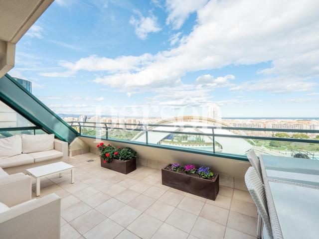 Exclusivo y moderno ático con vistas en la Ciudad de las Artes y las Ciencias photo 0