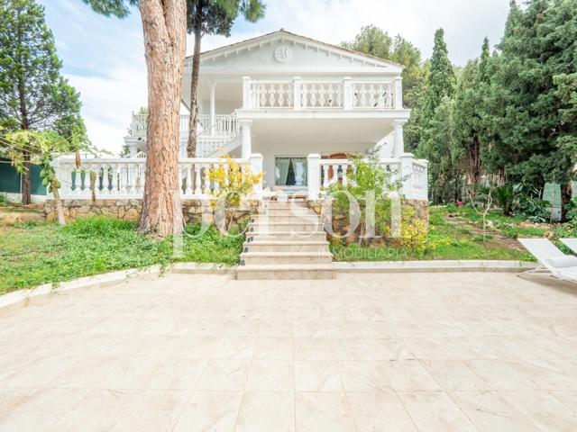 Encantador chalet en la Urbanización Los Lagos photo 0