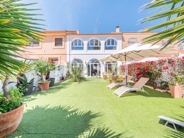 Exclusiva Villa Doble de Lujo en Valencia – Doble Oportunidad de Inversión photo 0