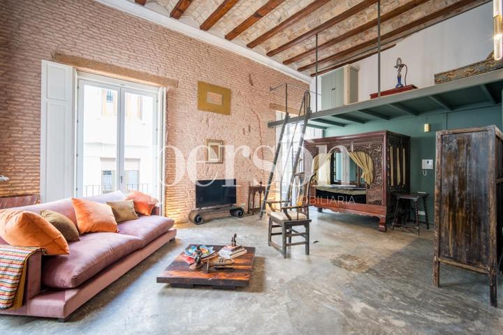 Estudio artístico y colección única a la venta en el Barrio de La Seu de Valencia photo 0