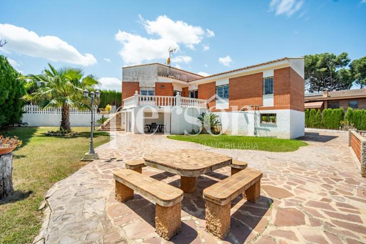 Señorial chalet en la urbanización L´Alter photo 0