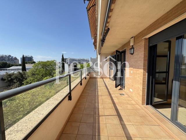 Exclusiva vivienda en urbanización de lujo en Campanar! photo 0