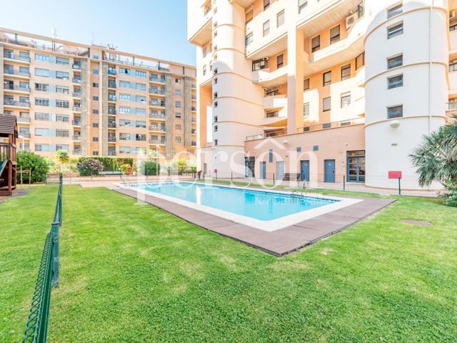 Exclusiva vivienda en urbanización de lujo en Campanar! photo 0