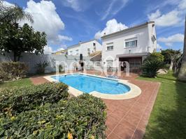 Chalet con piscina en venta photo 0