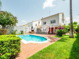 Chalet con piscina en venta photo 0