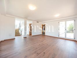 Exclusiva vivienda reformada a estrenar en urbanización privada El Bosque photo 0