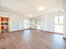 Exclusiva vivienda reformada a estrenar en urbanización privada El Bosque photo 0