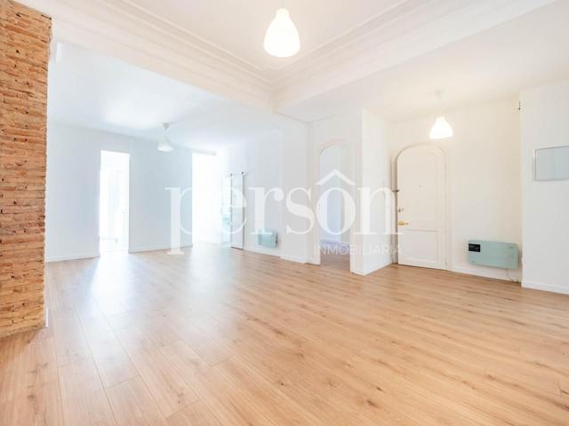 Piso Reformado con Terraza Privada en el Corazón de Ruzafa photo 0