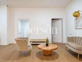 EXCLUSIVO BAJO EN VENTA CON LICENCIA TURÍSTICA EN FUNCIONAMIENTO - 5 ESTUDIOS INDEPENDIENTES · 323 m² · VALENCIA CAPITAL photo 0
