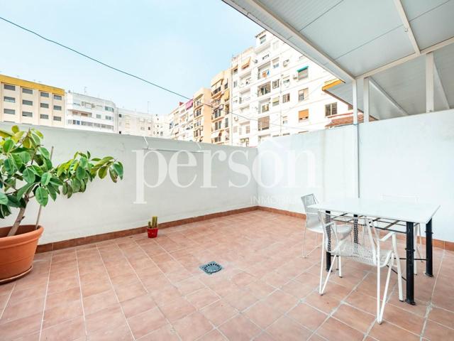 Amplio piso en alquiler con terraza en Extramurs photo 0