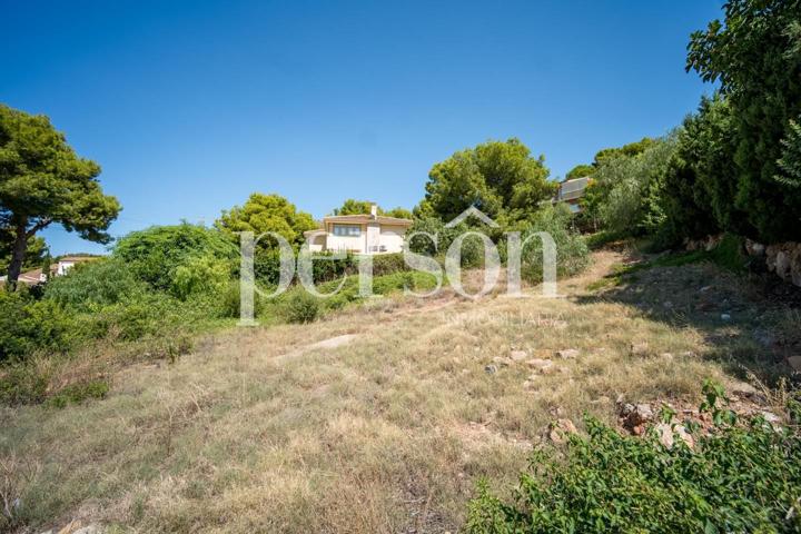 Terreno en venta en Urbanització Els Monestirs de 1074 m2 photo 0