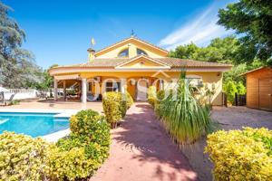Chalet en venta en Torre de Porta Coeli photo 0