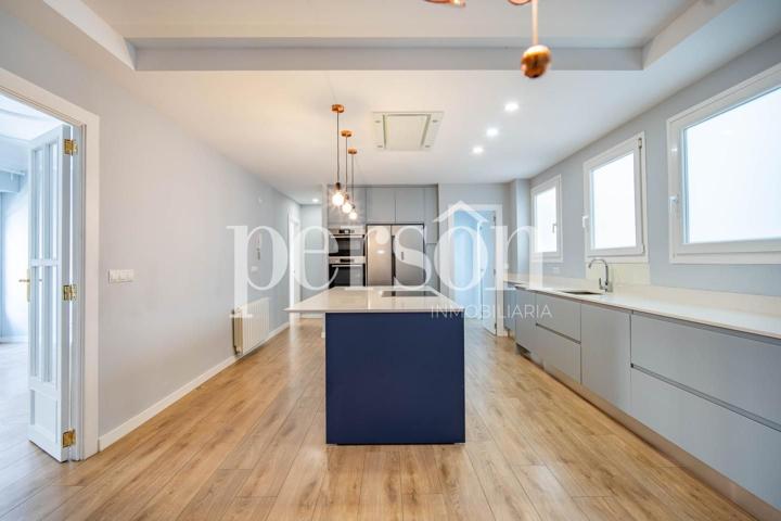 Amplio piso reformado de 3 habitaciones y 3 baños en Ruzafa photo 0