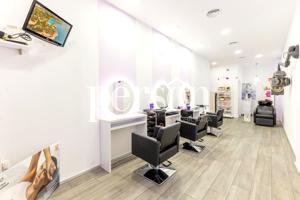 Traspaso Peluquería con clientela de más de 20 años en el corazón de Ruzafa photo 0