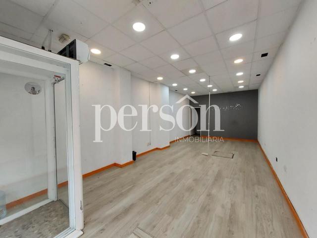 Se alquila Local comercial photo 0