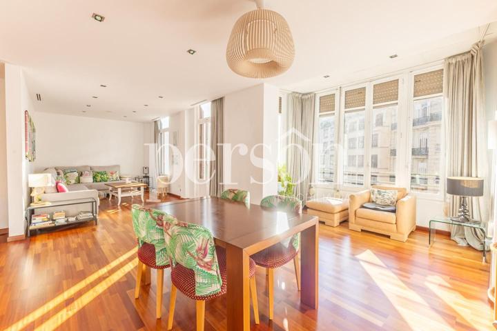 Amplia vivienda en el centro de Valencia photo 0