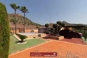 Chalet en una sola planta con inmejorables vistas de montaña photo 0
