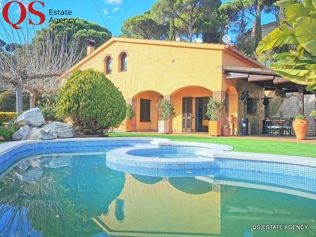 Chalet con piscina y jardín en Sant Cebrià de Vallalta photo 0