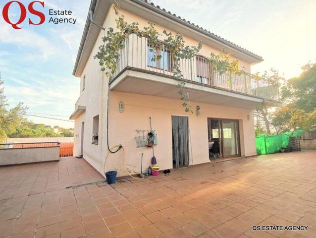 Casa con jardín en urbanización Aigues Bones, Caldes de Malavella photo 0