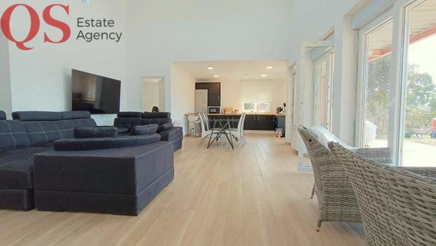 Casa de reciente construcción en urbanización Can Fornaca, Riudarenes photo 0