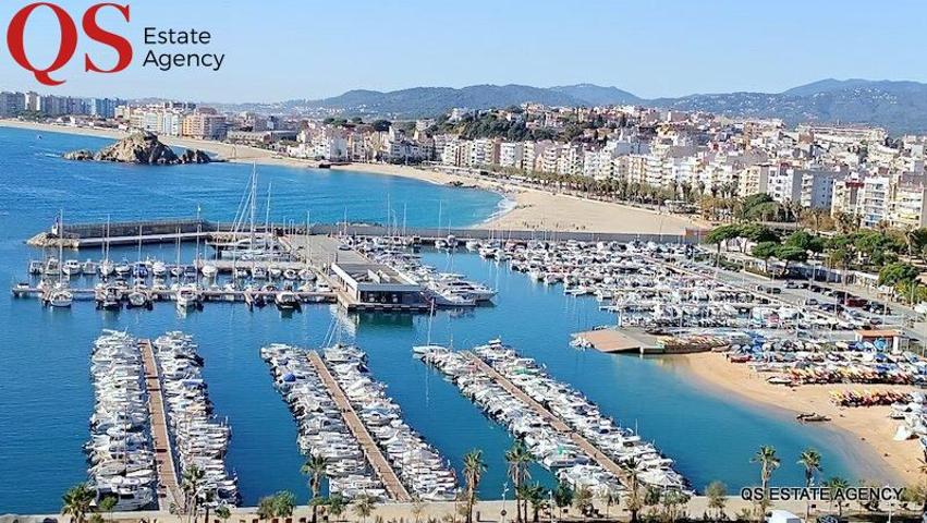 Villa en primera línea del mar en urbanización Sant Francesc, Blanes photo 0