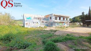 Edificio a reformar con terreno amplio en Palafolls photo 0