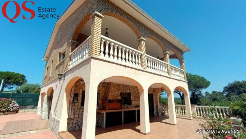 Casa en perfecto estado con jardin amplio en urbanización Niagara Park, Tordera photo 0