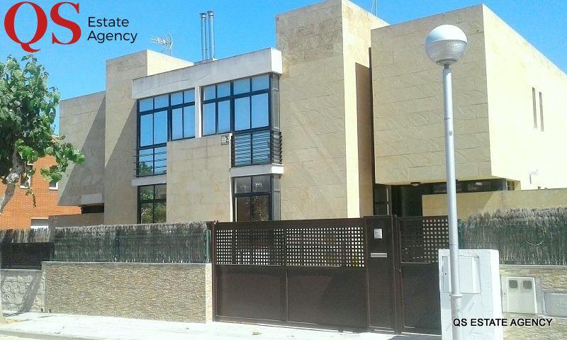 Casa adosada en la urbanización Chalets de Salou, Salou photo 0