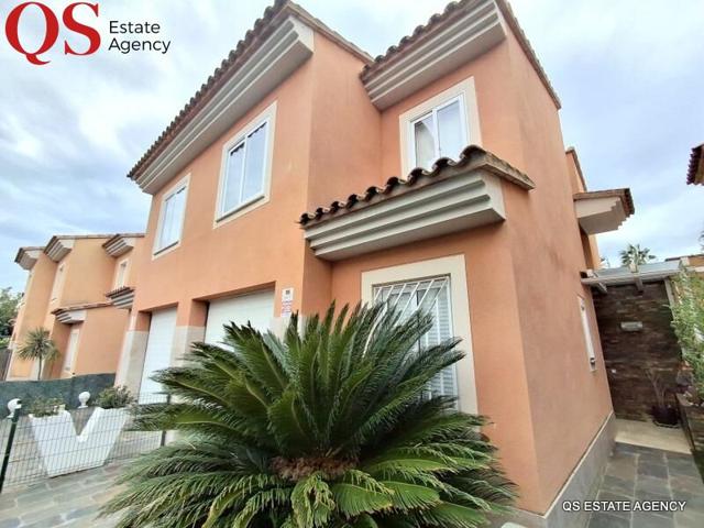 Chalet adosado con piscina comunitaria en la urbanización La Llosa de Cambrils photo 0