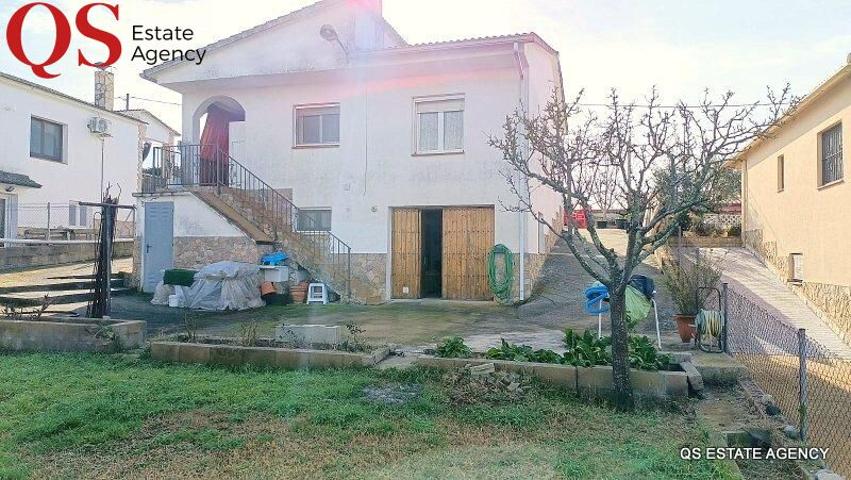 Casa con jardín amplio en urbanización Aigues Bones, Caldes de Malavella photo 0