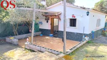 Casa de campo con terreno rústico en la urbanización Vistamar, Blanes photo 0