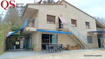 Casa con dos viviendas y terreno amplio en la urbanización Riuclar, Massanes photo 0