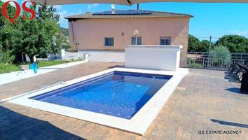 Chalet con piscina en la urbanización Can Fornaca, Riudarenes photo 0