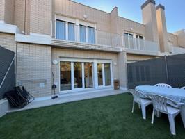 CHALET ADOSADO CALLE ESPIGÜETE photo 0