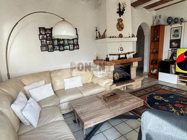 AMPLIA CASA CON ENCANTO EN PUIG D`EN VALLS photo 0