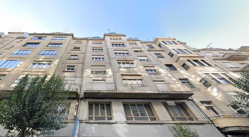 Piso en plena calle Ecuador, zona centro de Vigo, cerca del Ayuntamiento! photo 0