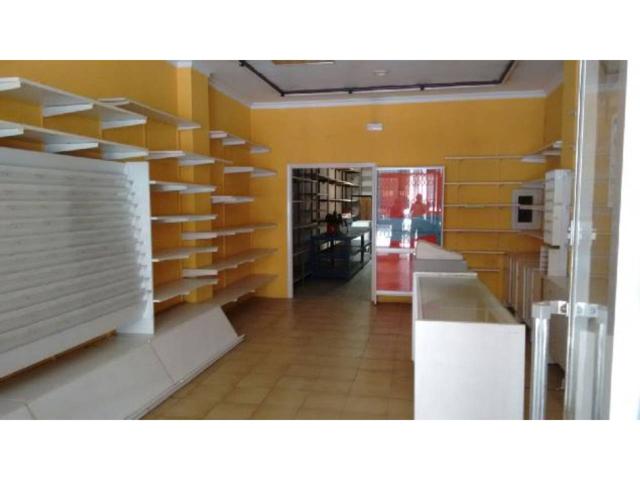 Local comercial en venta en Barbastro photo 0