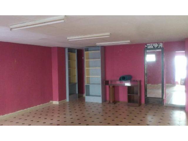Local comercial en venta en Barbastro photo 0