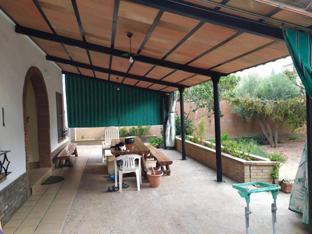 Chalet en venta en Almacelles photo 0