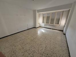 Venta de piso para reformar en Almacelles photo 0