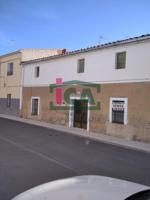 CASA AMPLIA CON PATIO Y TERRAZA. photo 0