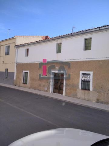 CASA AMPLIA CON PATIO Y TERRAZA. photo 0