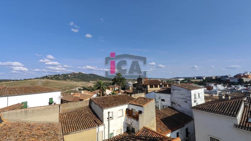 CASA AMPLIA CON PATIO EN ZONA MONUMENTAL CON TERRAZA CON VISTAS. photo 0