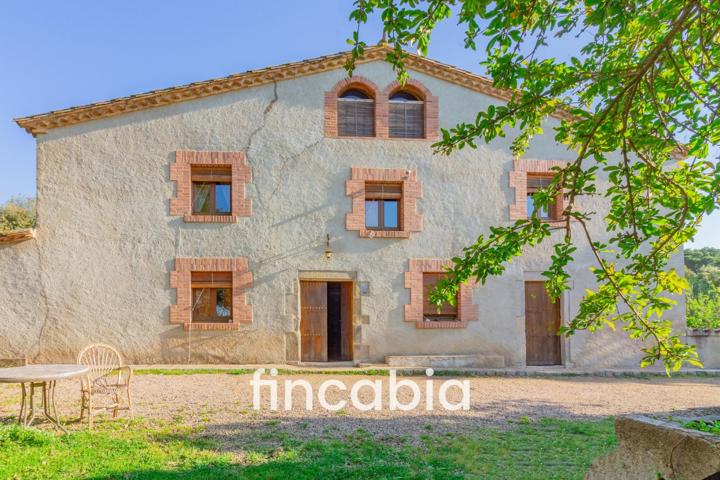 Auténtica masía catalana y finca rústica en venta en Sils. photo 0