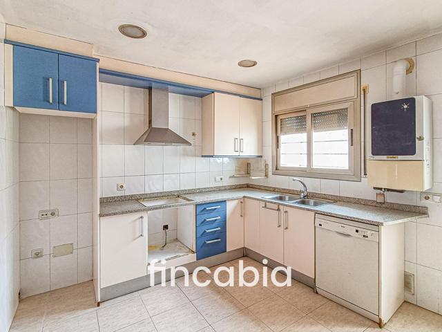 Casa adosada en venta en el centro de Santa Coloma de Farners. photo 0