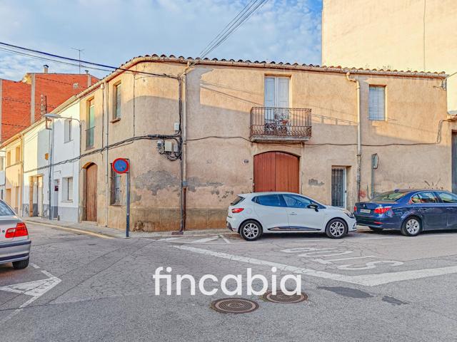 Casa de pueblo para reformar en venta en Santa Coloma de Farners. photo 0