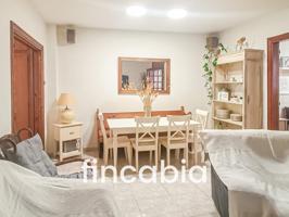 Descubre tu hogar ideal: Casa de pueblo con terraza en venta en el centro de Santa Coloma de Farners photo 0